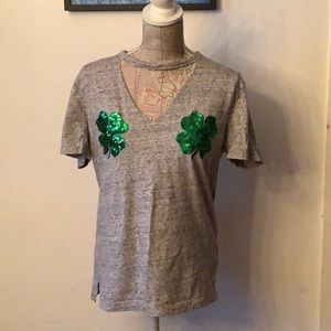 LIKE NEW SHORT SLEEVE VS PINK TEE